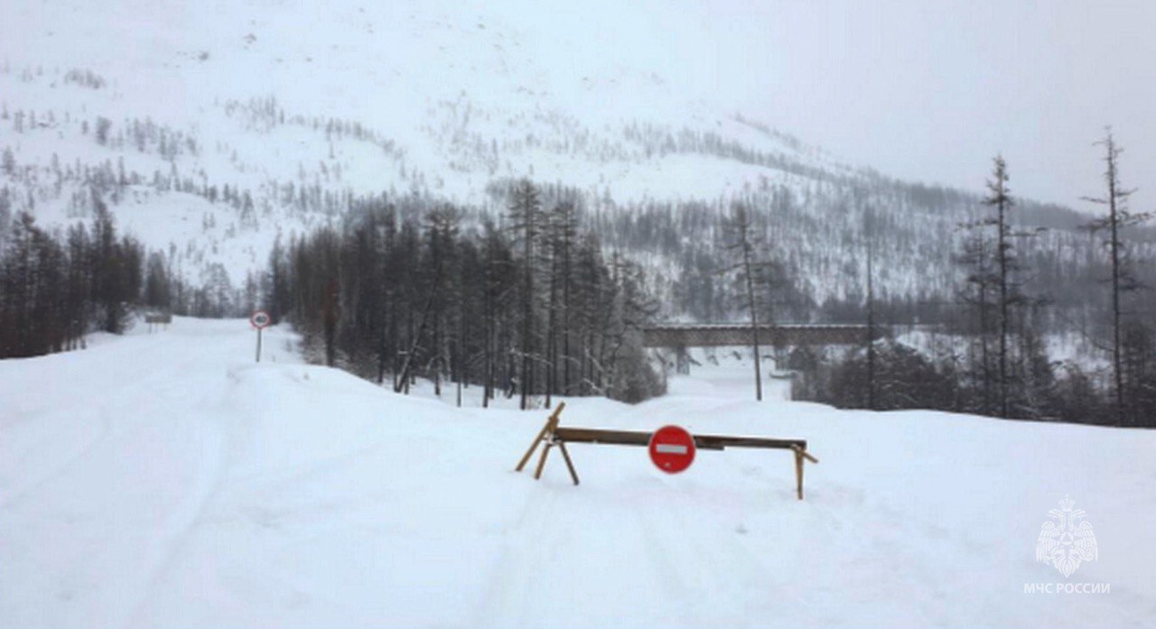 Одну ледовую переправу закрыли в Томпонском районе Якутии