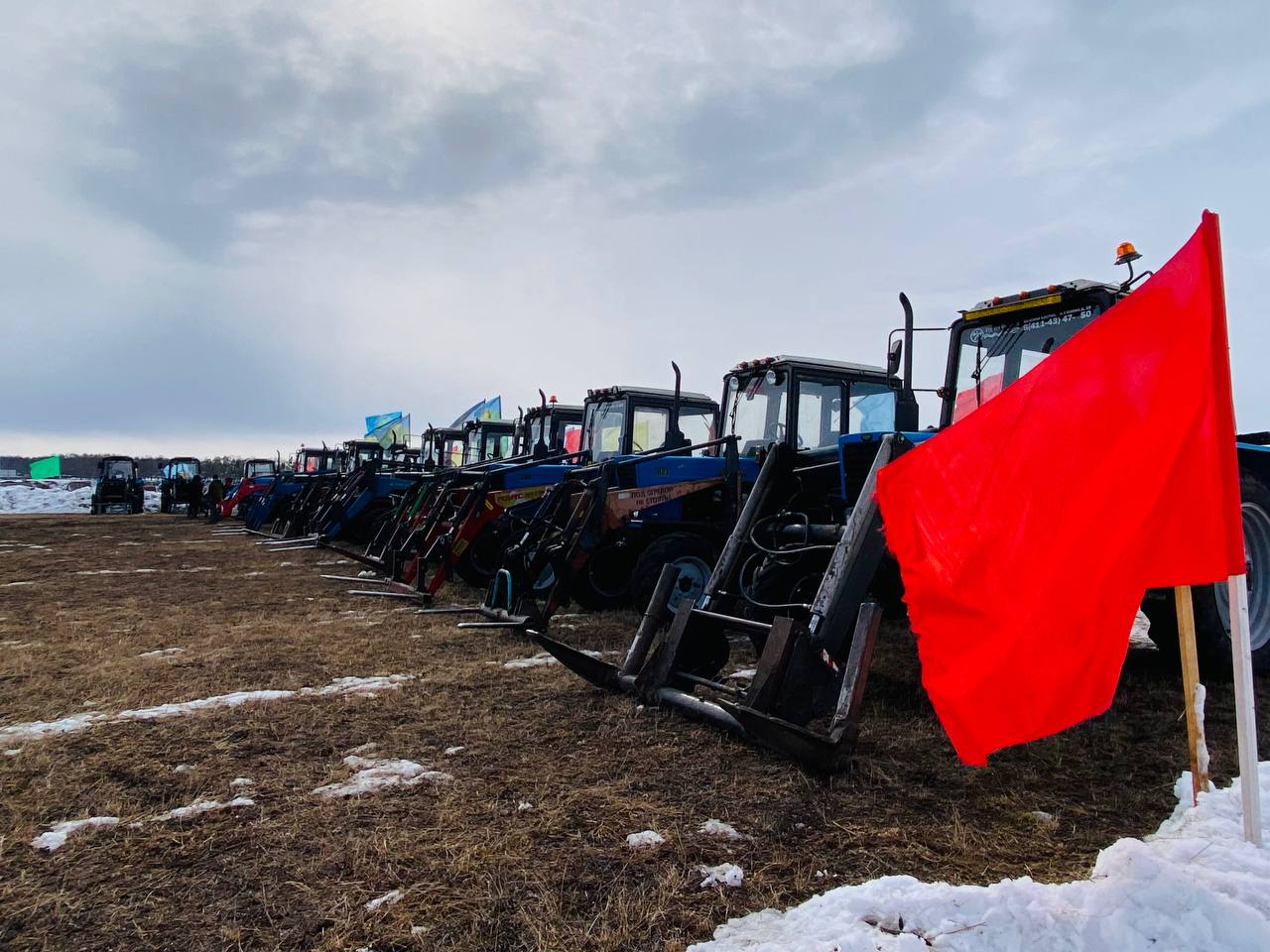 В Амгинском районе проходят соревнования трактористов-механизаторов