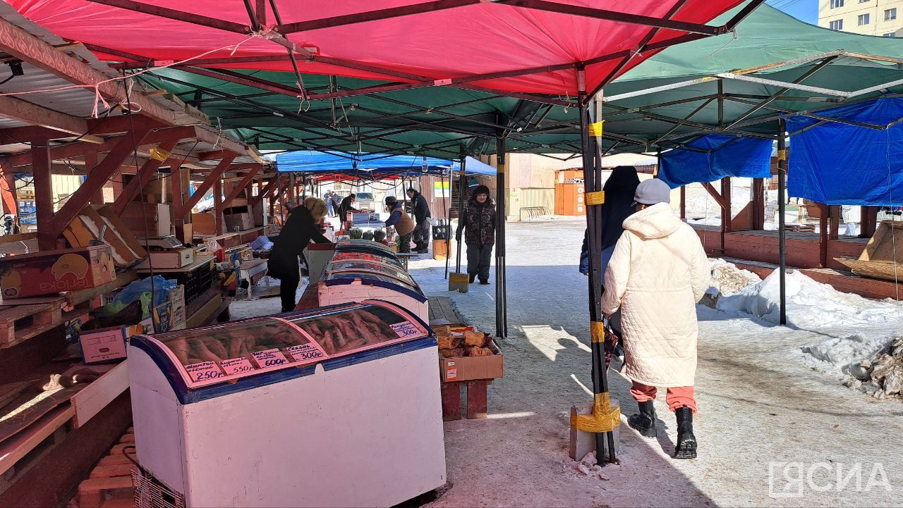 Рыба, морепродукты, парное мясо: обзор цен на Крестьянском рынке Якутска