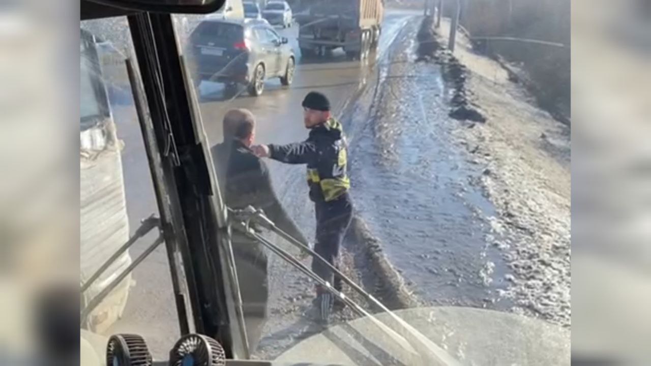 Конфликт водителей автобусов в Якутске едва не закончился дракой