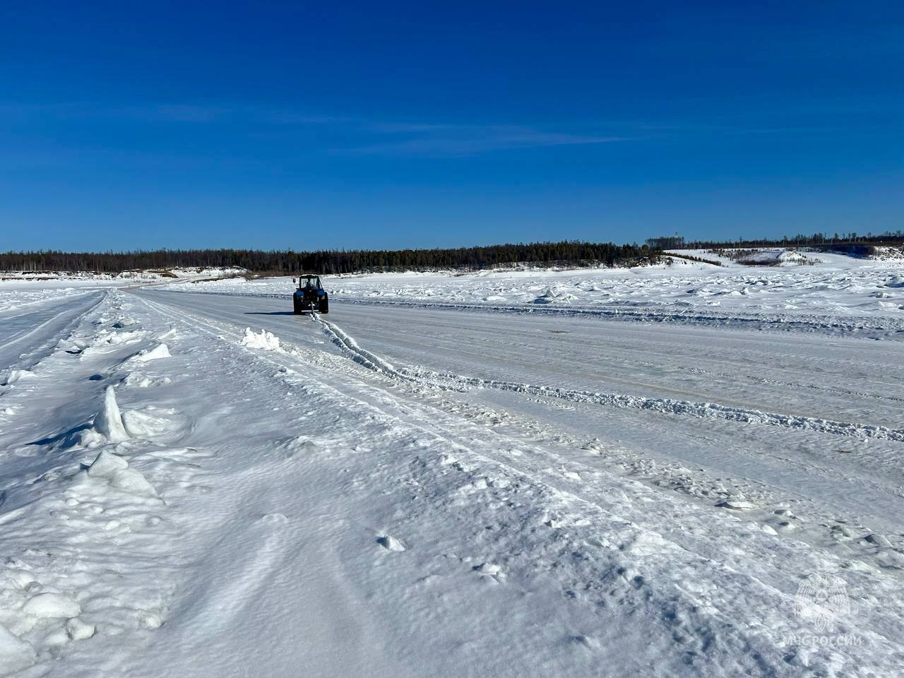 На двух ледовых переправах в Намском районе снизили грузоподъемность