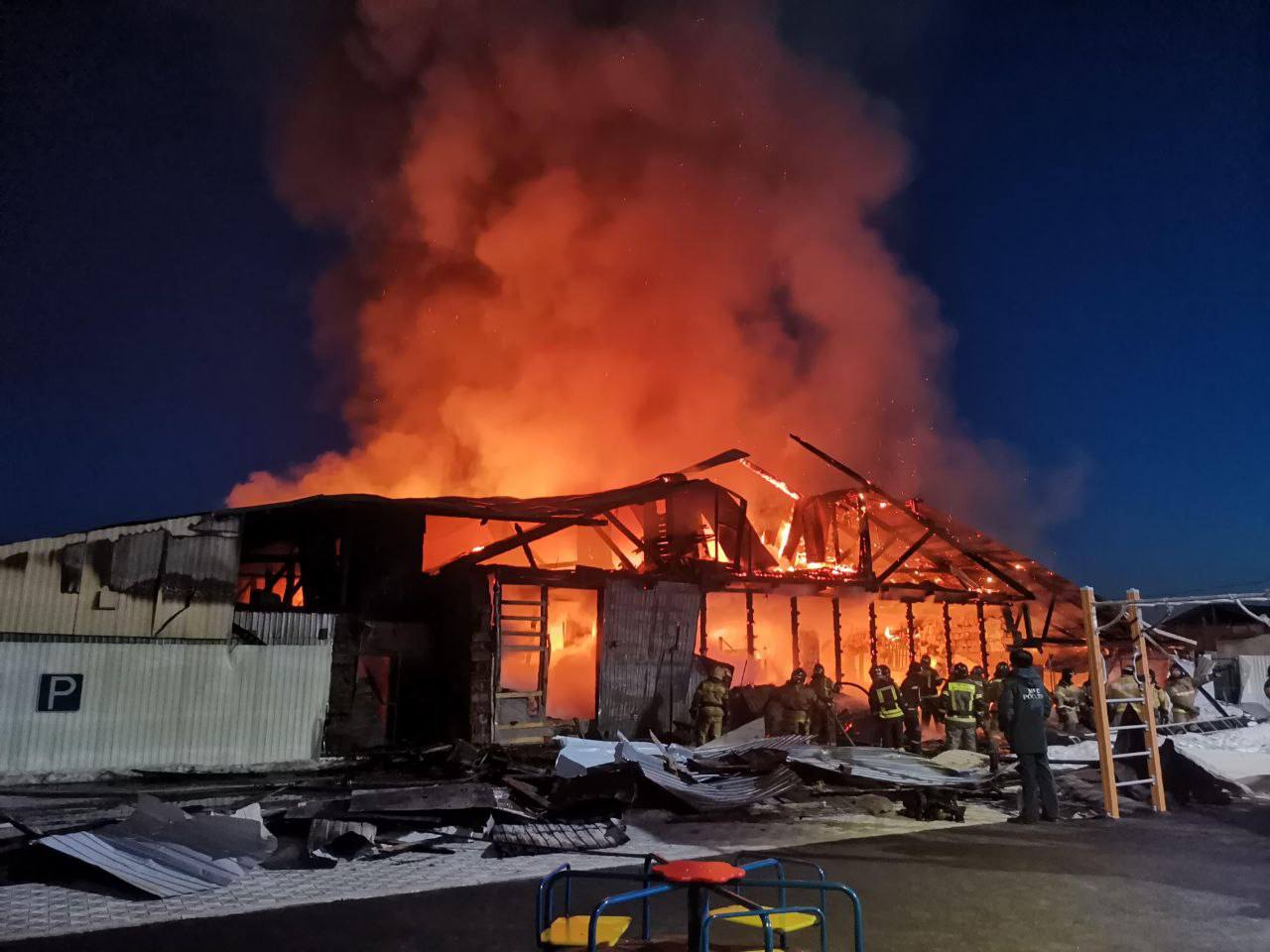 Стала известна причина пожара на мебельном складе на улице Леваневского Якутска
