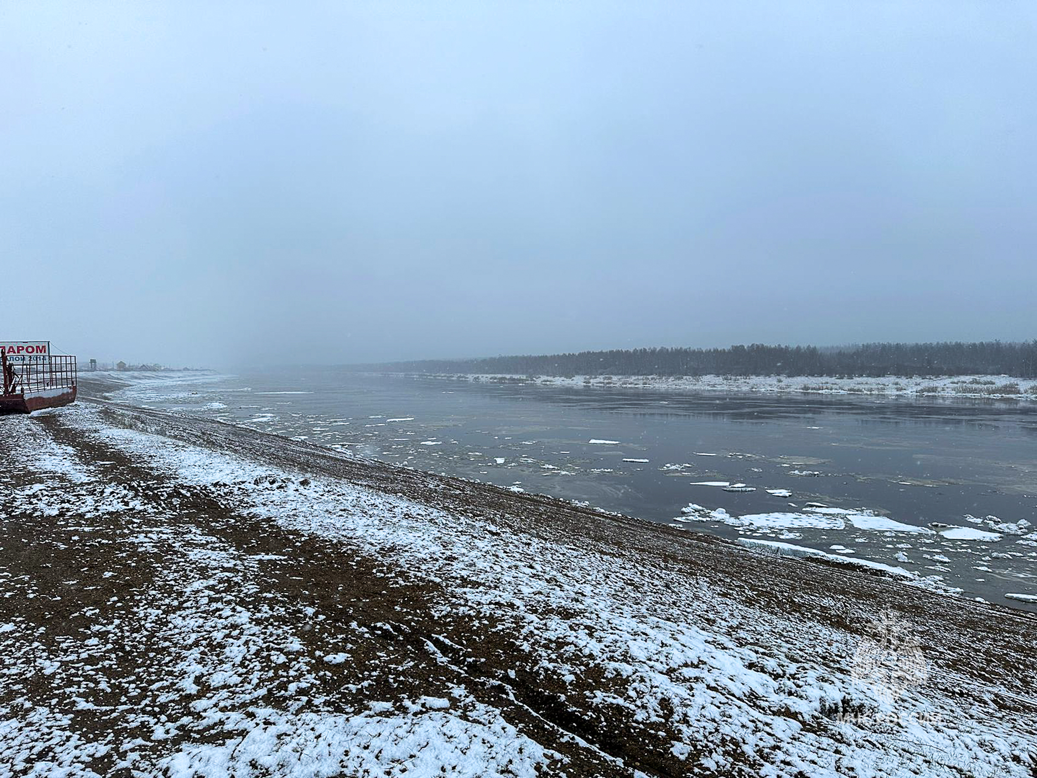 Ледоход на реке Лене в Ленском районе начался на три дня раньше нормы