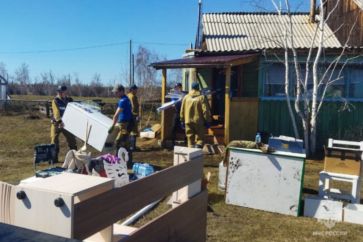 Тепловые пушки направят в пострадавшие от весеннего половодья населенные пункты Якутии
