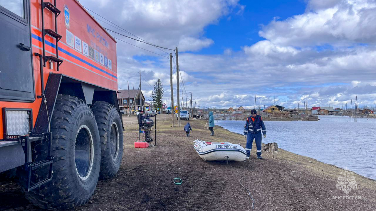 На помощь пострадавшим от паводка селам Намского улуса направят силы из соседних районов и Якутска