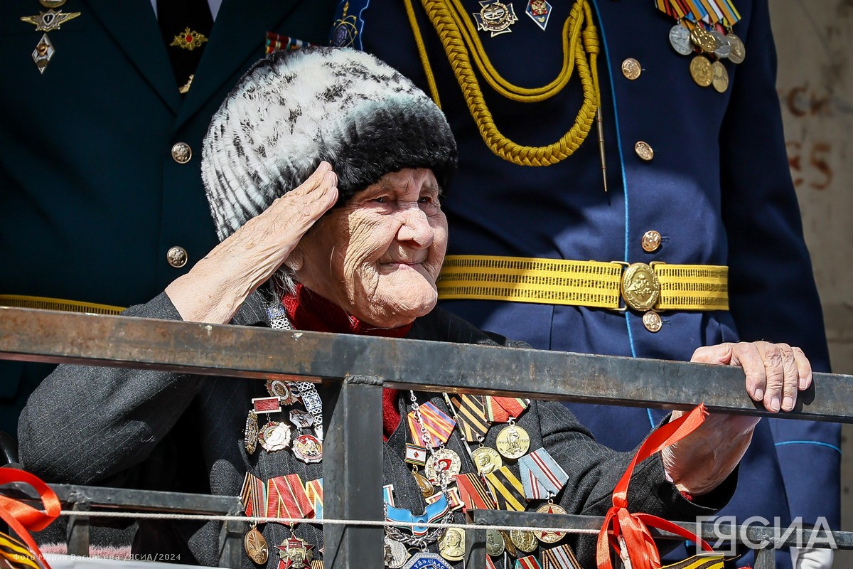 В Якутске поздравили ветерана Великой Отечественной войны Валентину Ефремову