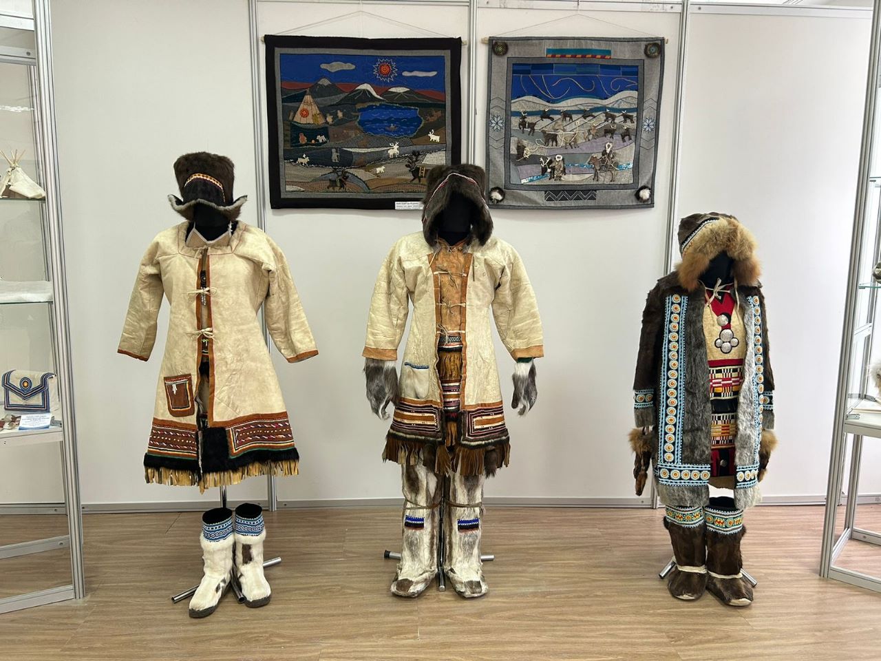В Якутске открылась выставка мастеров-ветеранов народных художественных промыслов ко Дню Победы