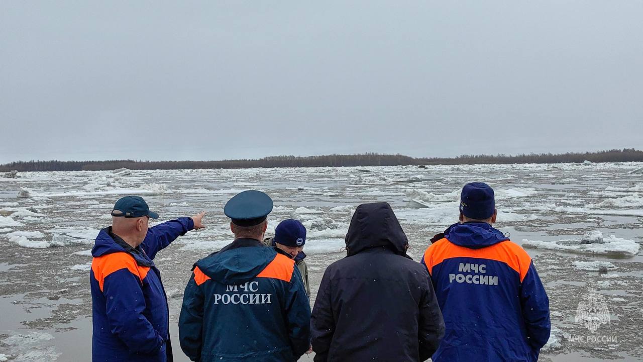 У Покровска и у Табагинского мыса в Якутске наблюдаются подвижки льда