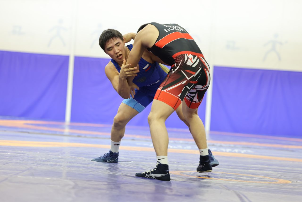 Станислав Свинобоев занял первое место на чемпионате России по вольной борьбе среди студентов