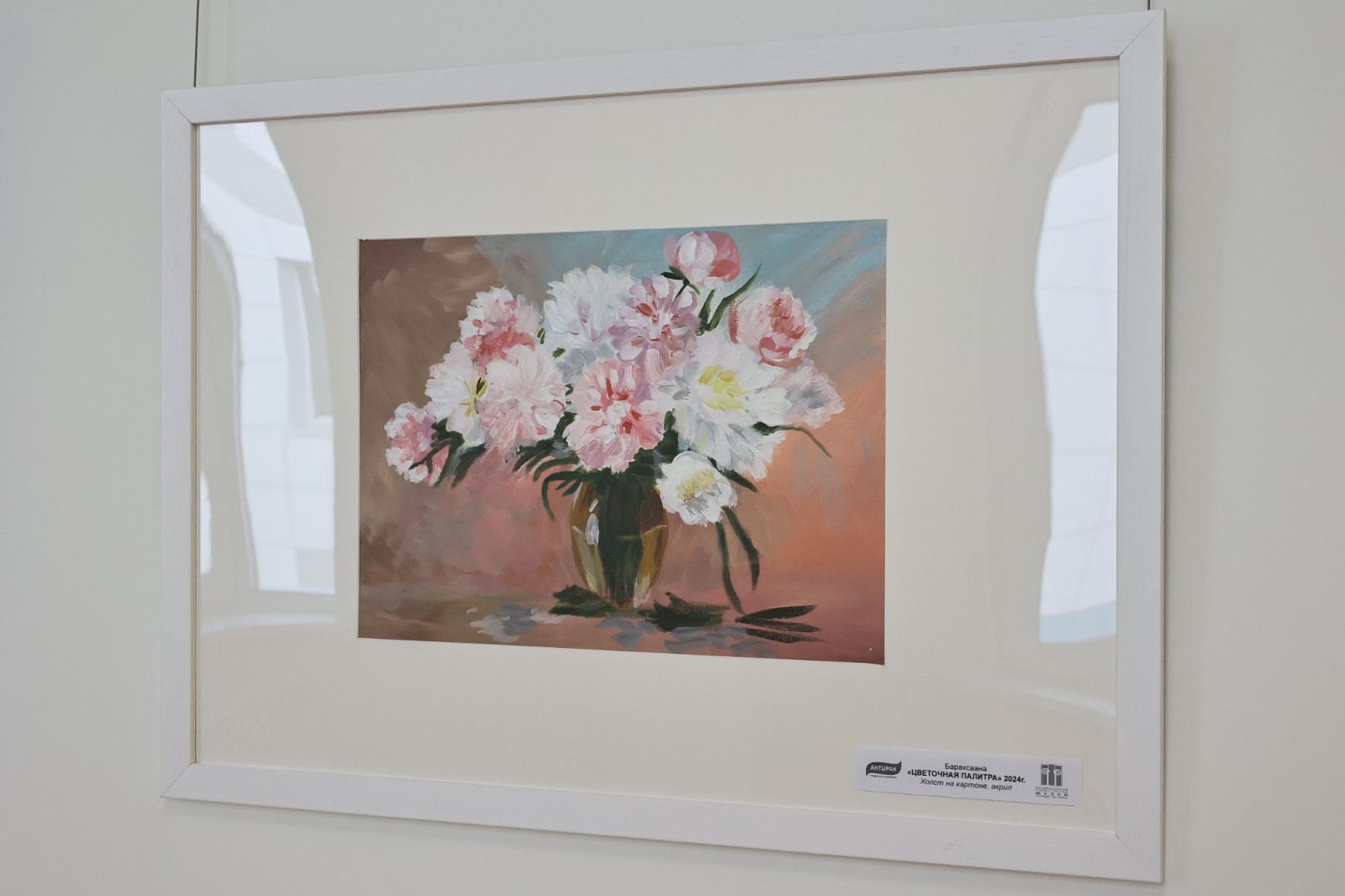 В Якутском онкодиспансере открылась выставка победивших рак «Я рисую жизнь!»