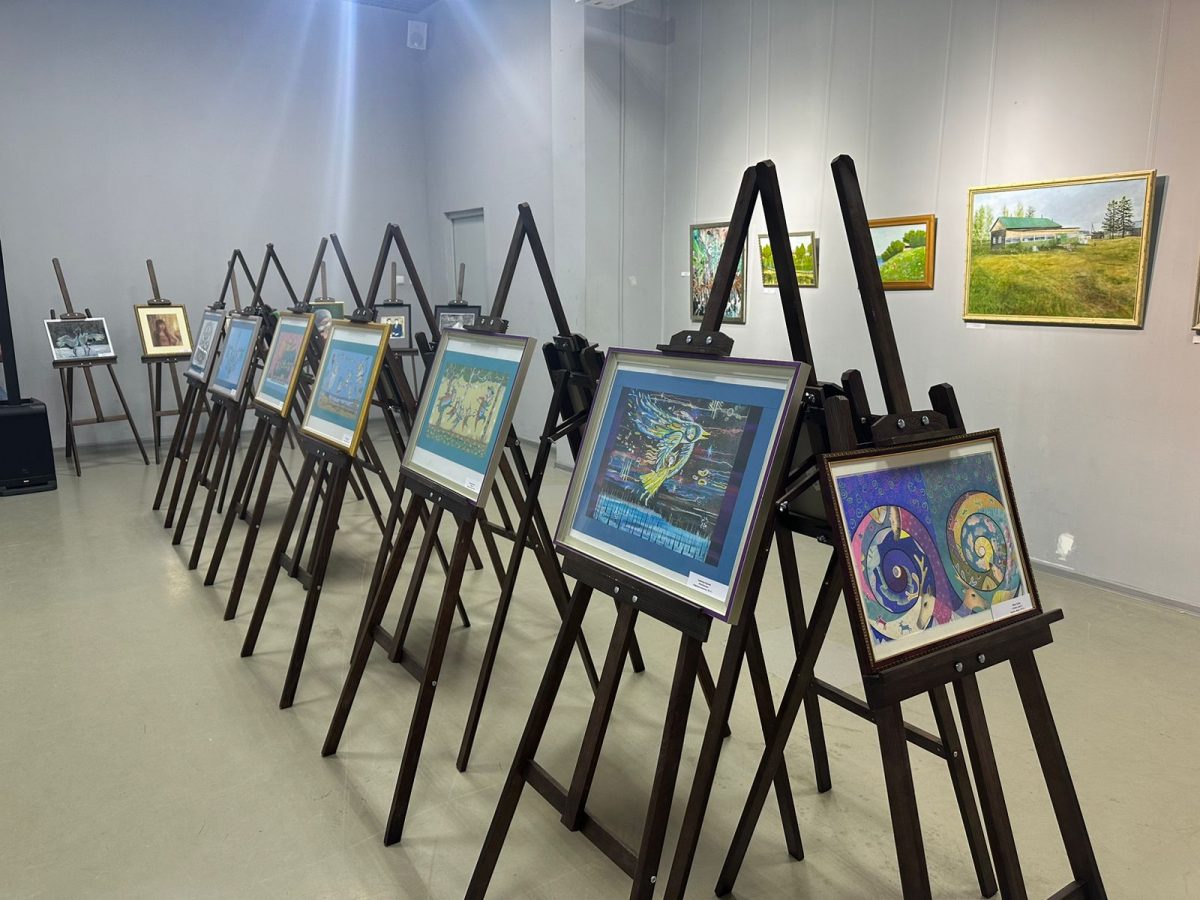 В историческом парке Якутска открылась выставка молодых художников «ART-семья»
