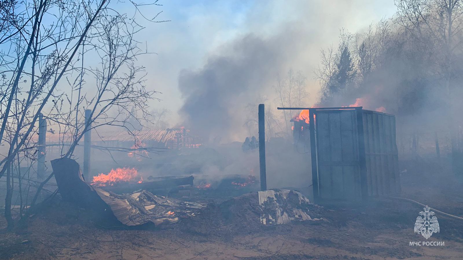 В Жатае в результате пожара повреждены два частных дома и семь строений
