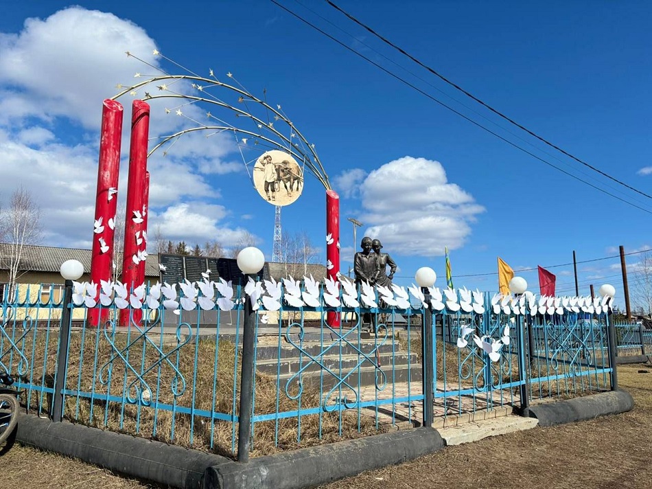 Более 1000 голубей украсили улицы поселка Сулгаччы Амгинского района Якутии