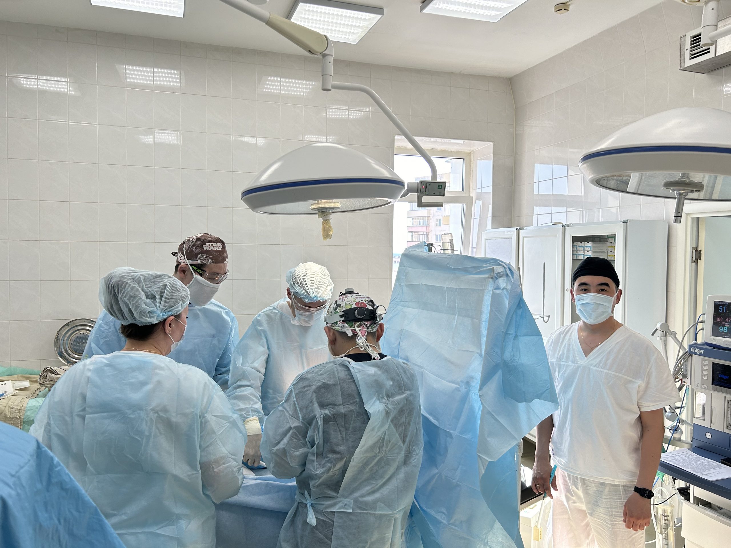 Врачи мобильного хирургического центра провели более 40 операций в трех районах Якутии в апреле