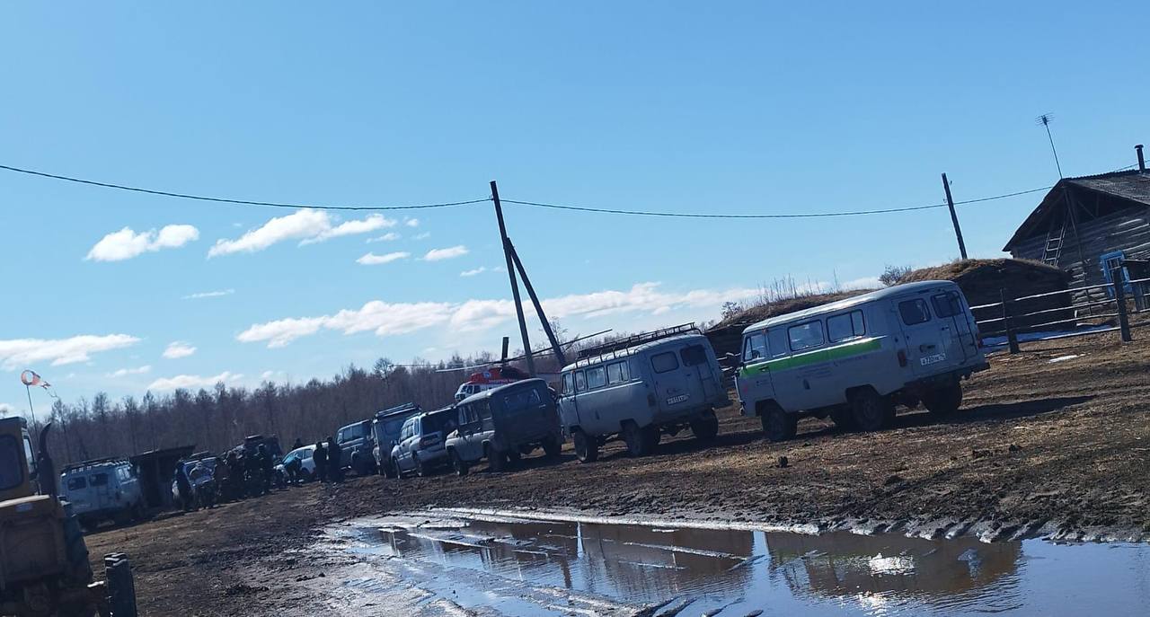 Первый в этом году вертолет встретили в труднодоступном наслеге Усть-Алданского района Якутии