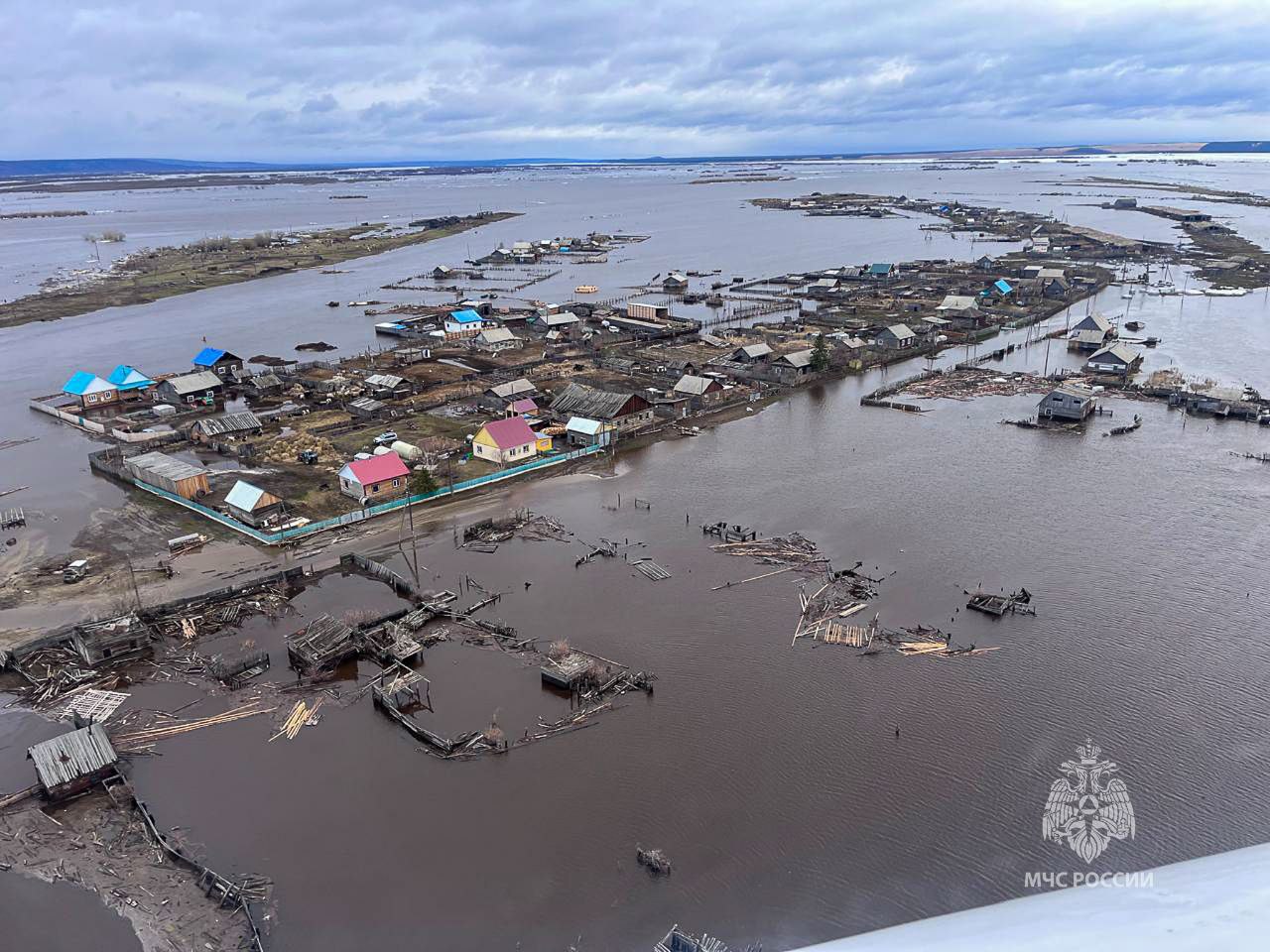 В Олекминском районе Якутии из-за паводковой ситуации отселили 379 человек