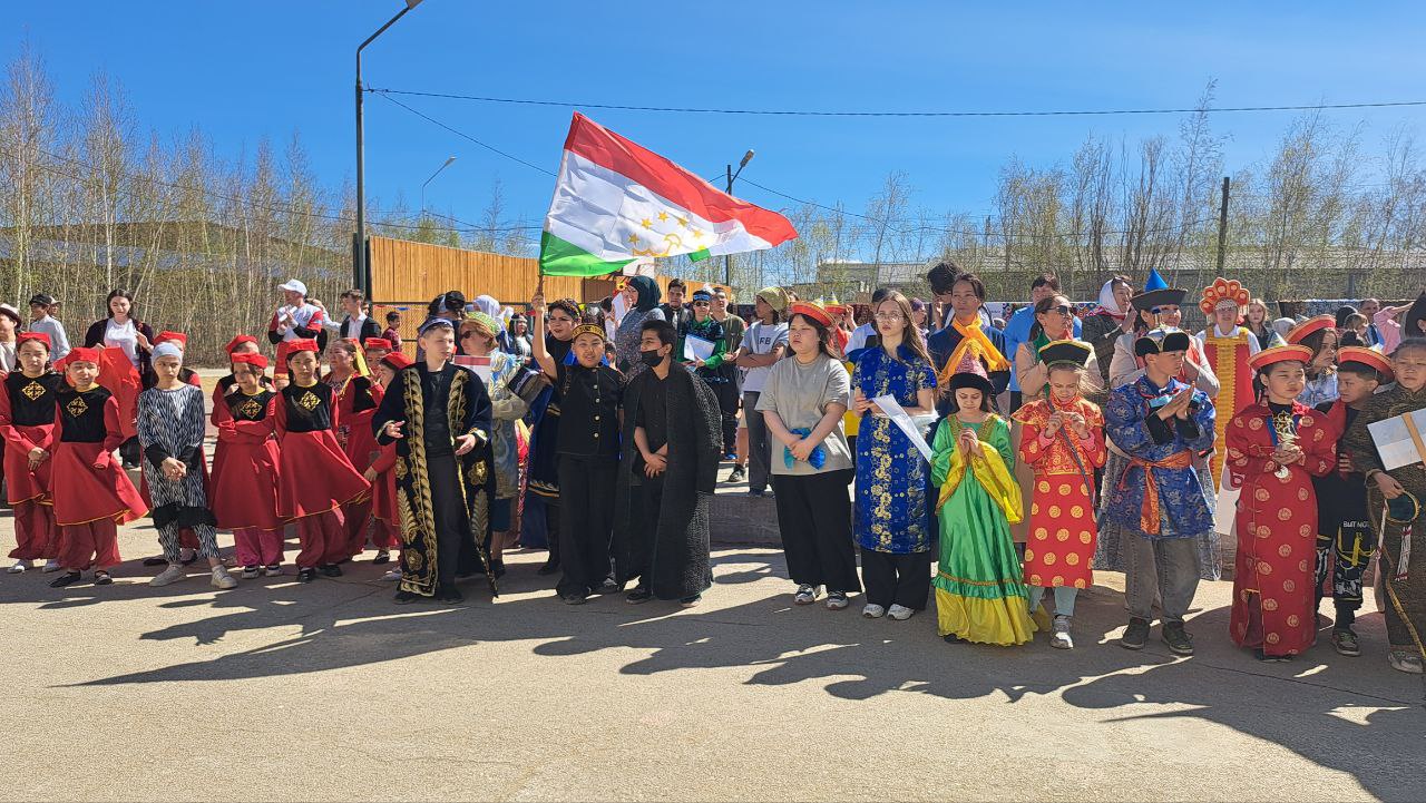 В одной из школ Якутска прошёл межнациональный фестиваль «В семье единой»