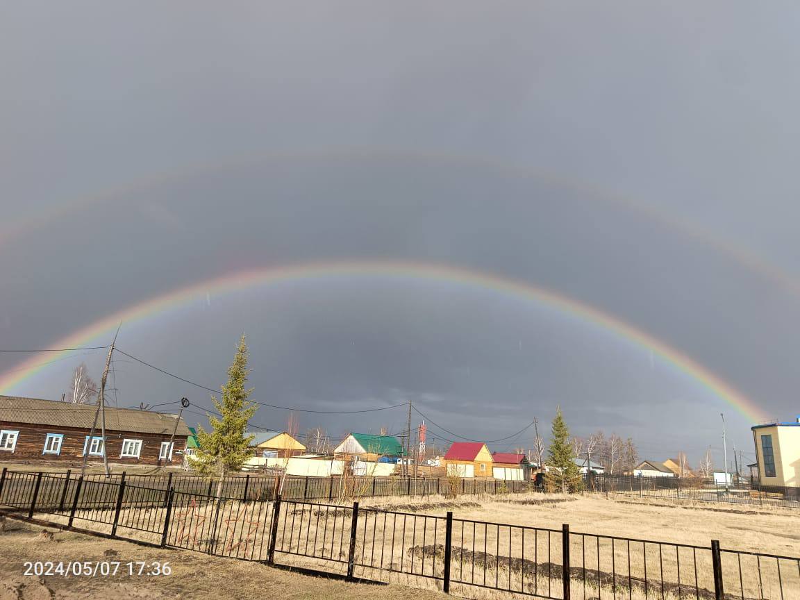 Двойная радуга появилась на небе в Горном районе Якутии