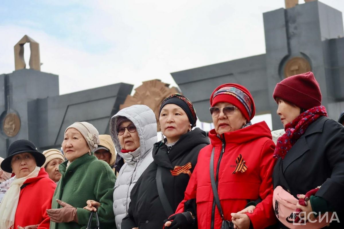 Фото: почти три часа длился «Осуохай Победы» на площади Якутска