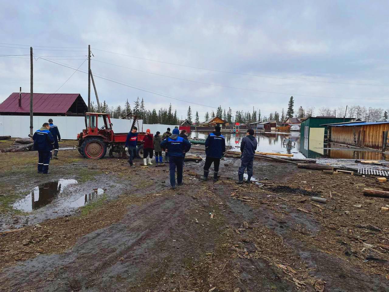 В пострадавших от паводка населенных пунктах Намского района восстановили электроснабжение