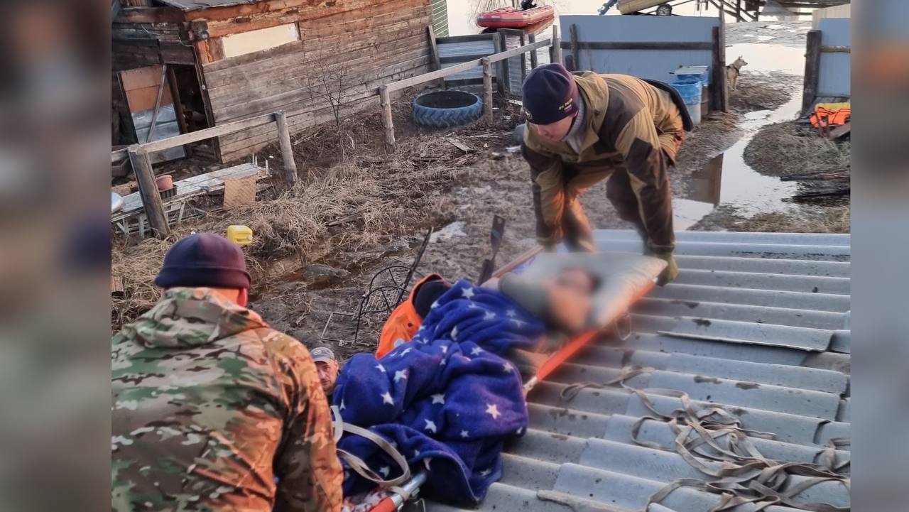 Врачи из Якутска спасли пострадавшую из-за паводка жительницу Намского района