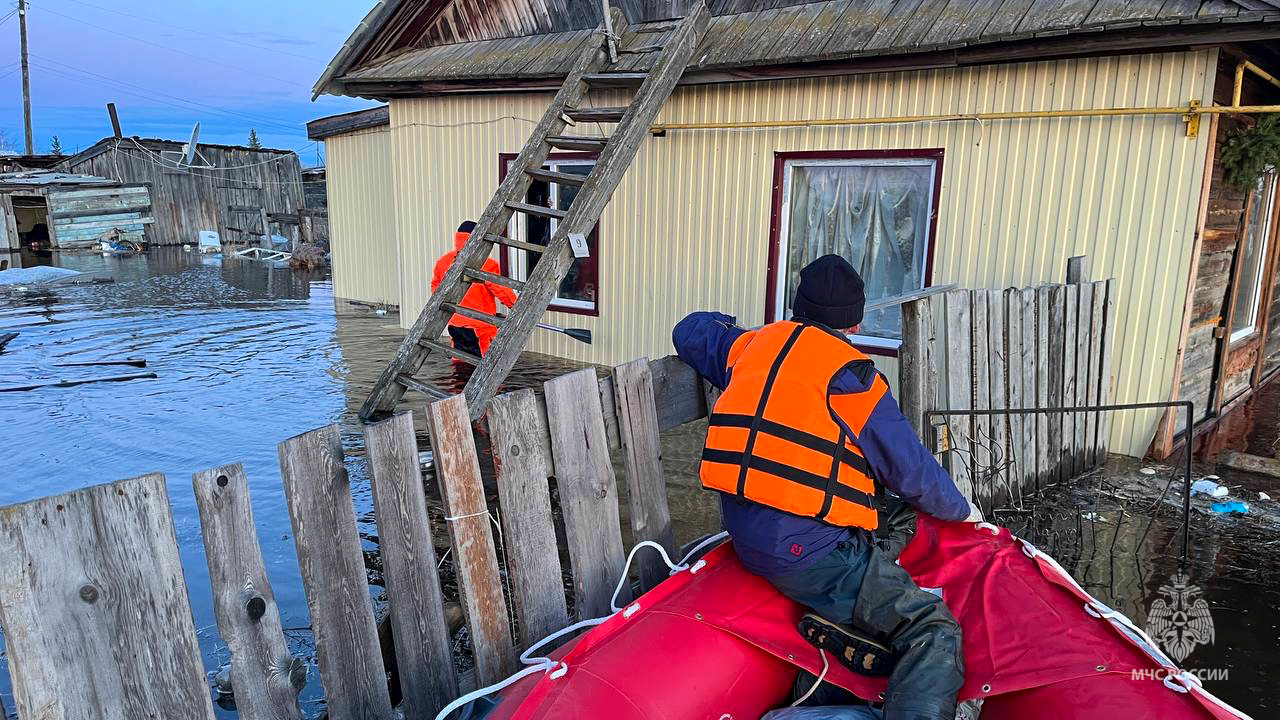 В Якутии остаются подтопленными 492 дворовые территории