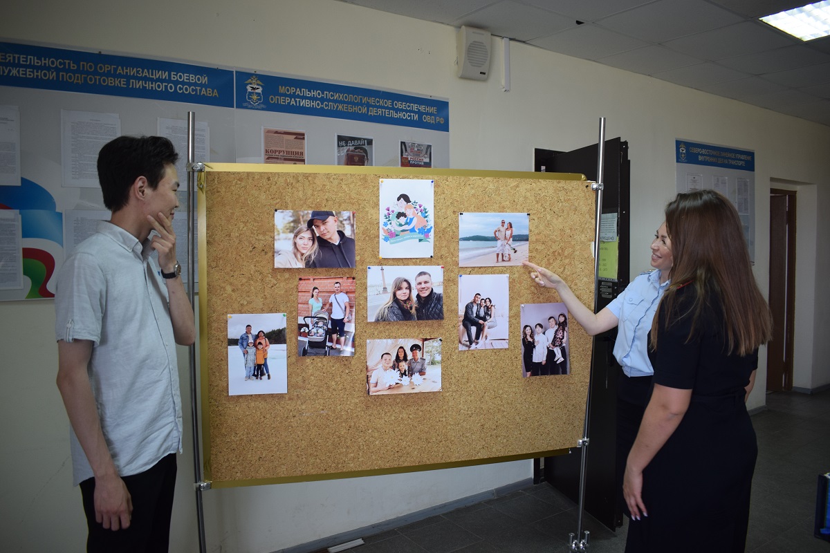 В Якутской транспортной полиции открыли фотовыставку о семьях