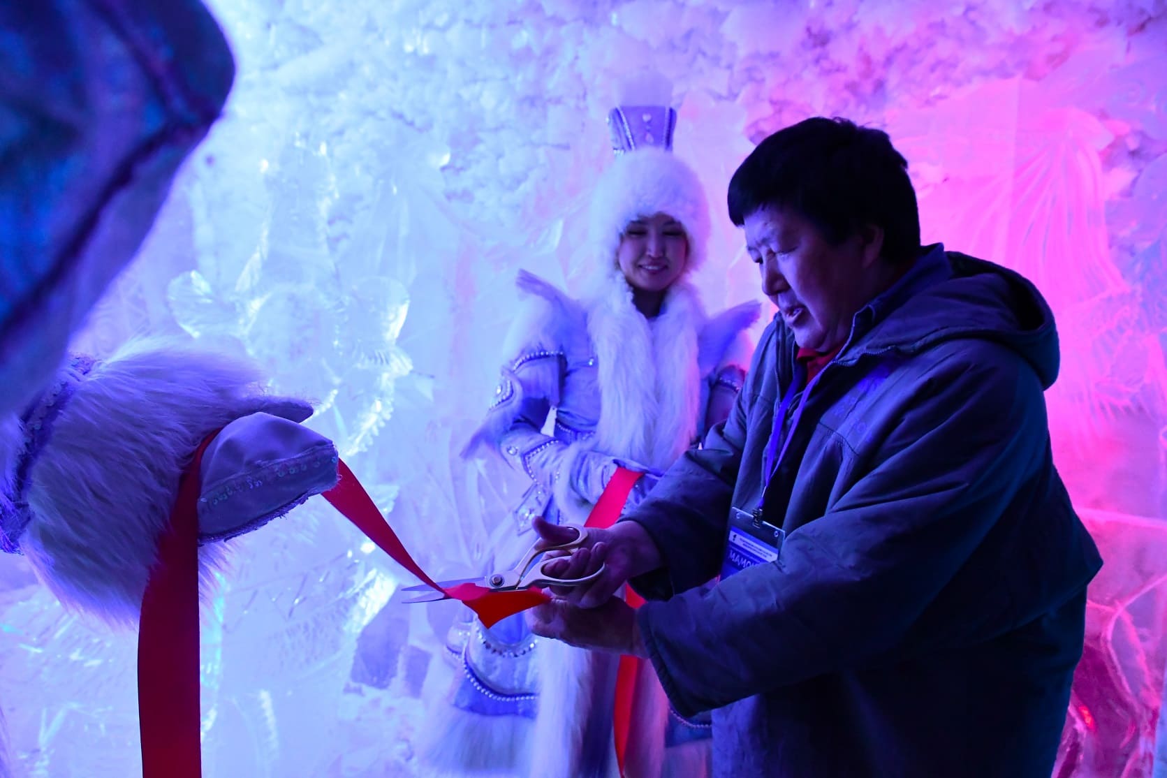 В Царстве вечной мерзлоты открыли ледовую инсталляцию «Бриллиантовый цирк Якутии»