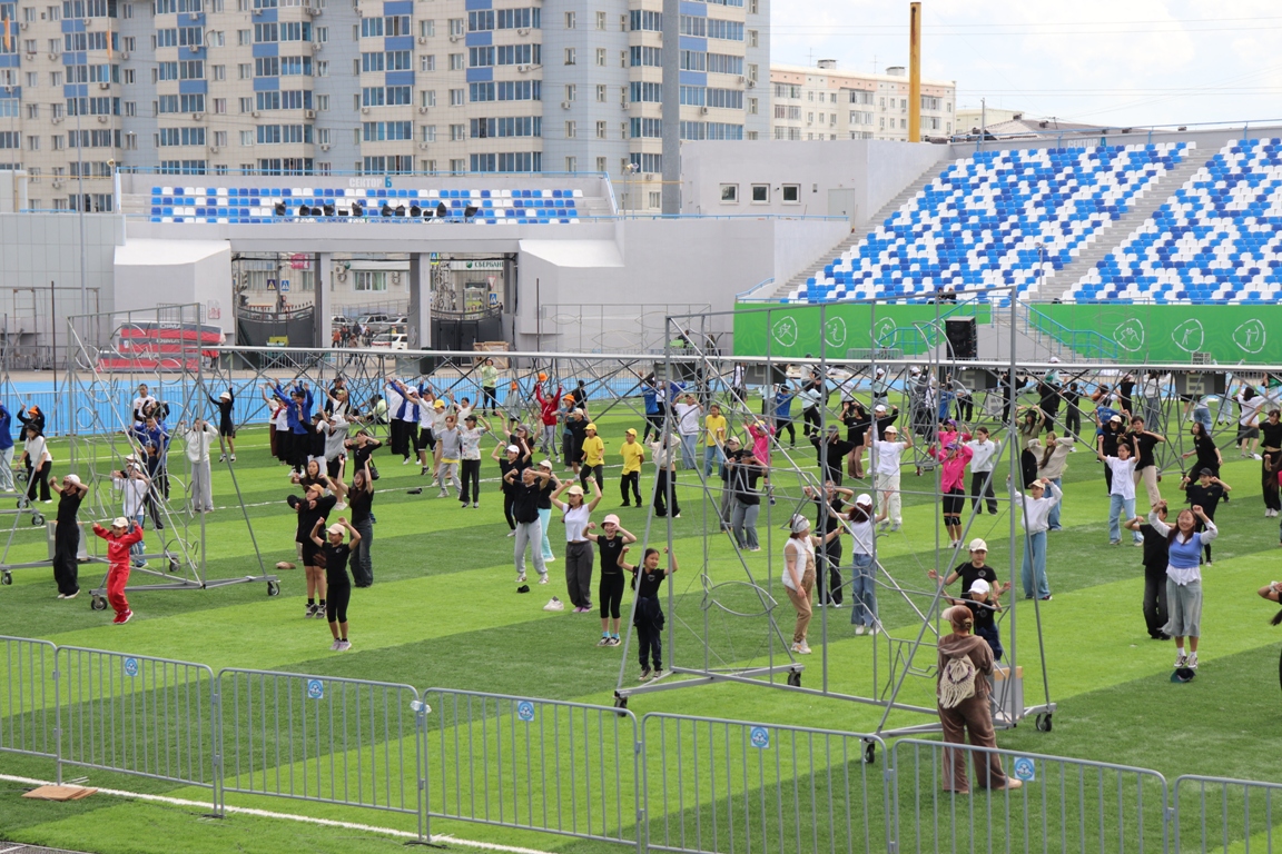 На стадионе «Туймаада» в Якутске проводят репетиции церемонии открытия игр «Дети Азии»