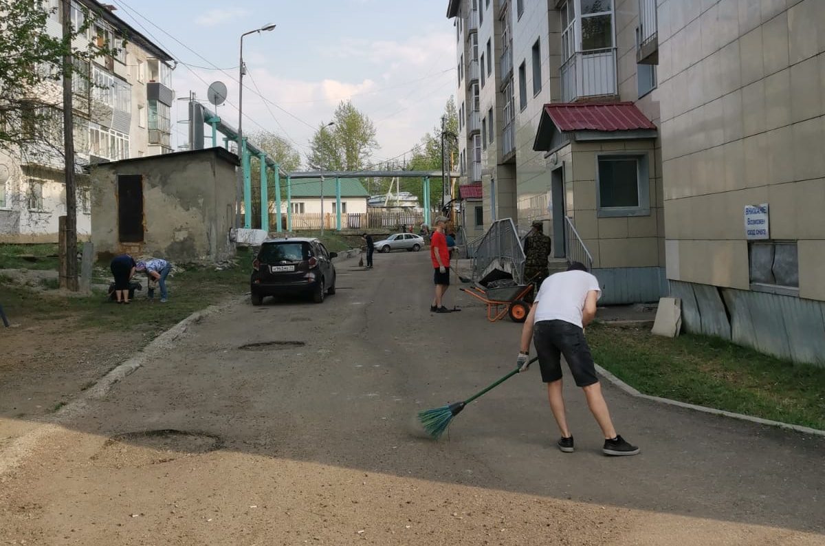 В Алданском районе сотрудники компании «Железные дороги Якутии» провели субботник