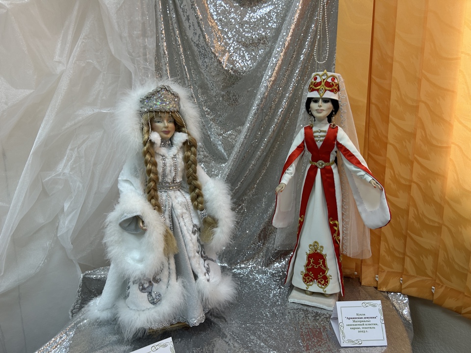 В Якутске открылась выставка кукол ручной работы «Мир сказок»