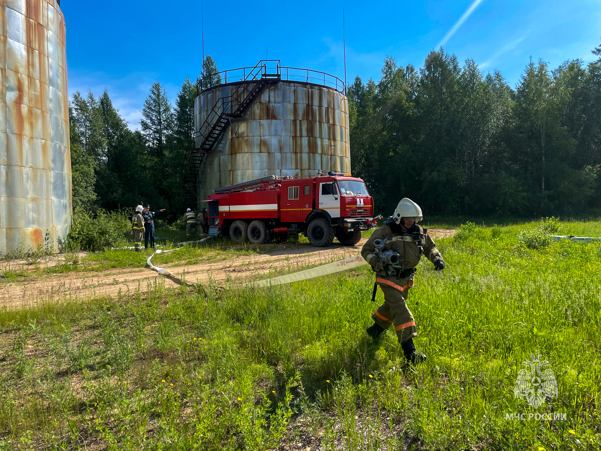 Пожарные Якутии провели учения на складе Ленского аэропорта
