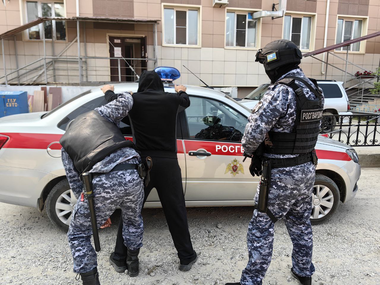 В Якутске по горячим следам задержали подозреваемого в совершении грабежа