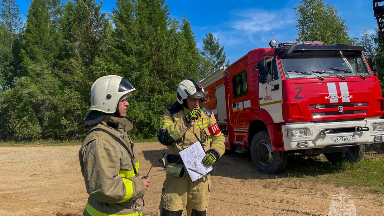 Пожарные Якутии провели учения на складе Ленского аэропорта — ЯСИА