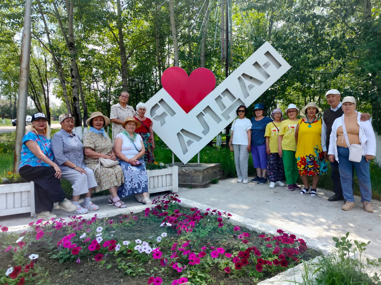 В Алданском районе Якутии 100 пожилых людей отдохнули в летнем лагере