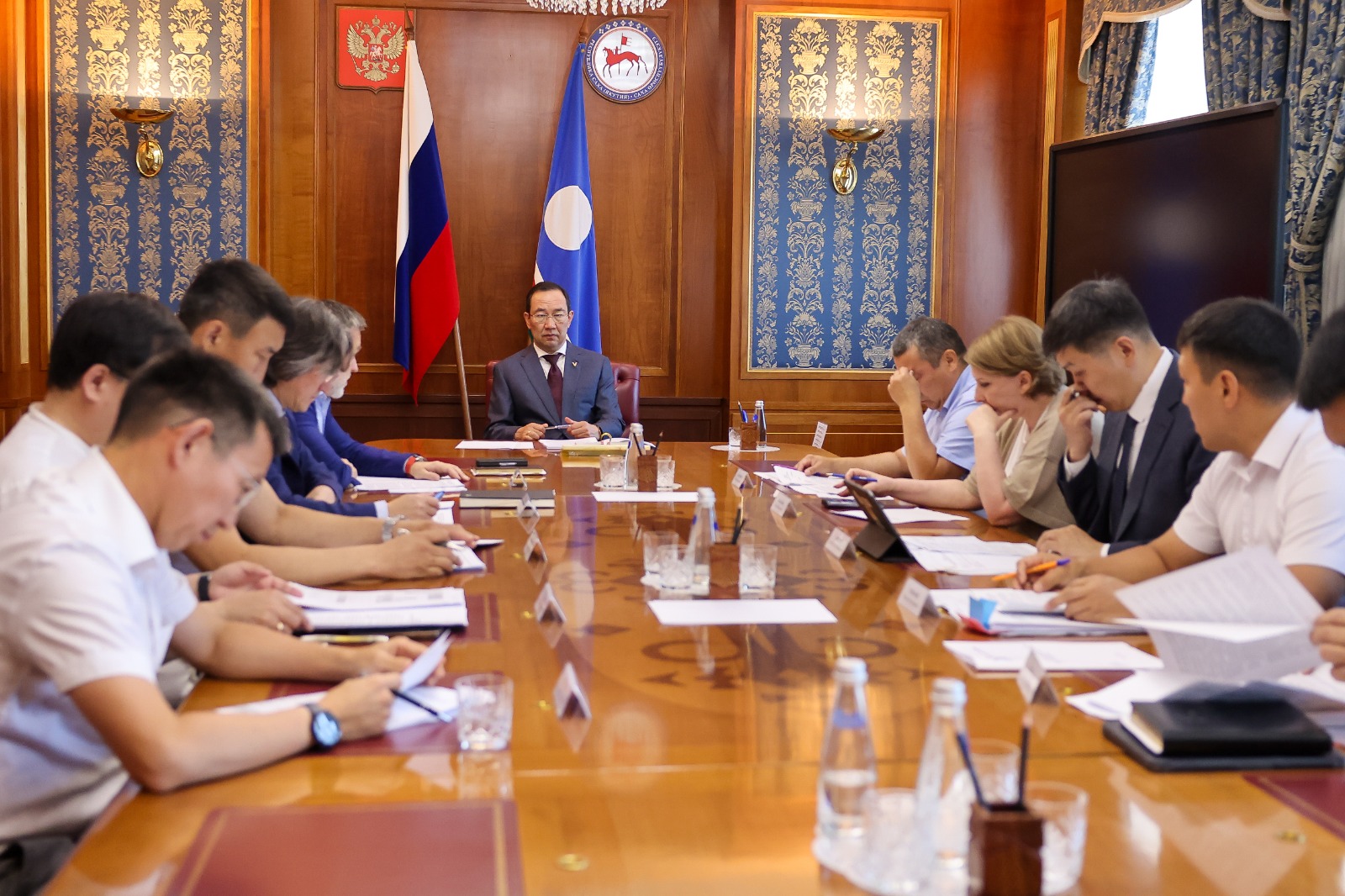 Глава Якутии провел заседание президиума оперштаба по обеспечению экономического развития
