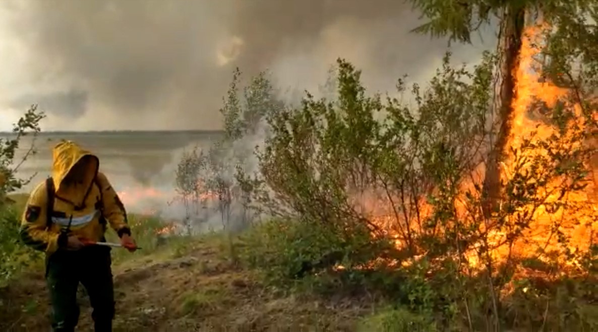 В Забайкалье борьбу с пожарами ведут в условиях установившейся жары и отсутствия осадков