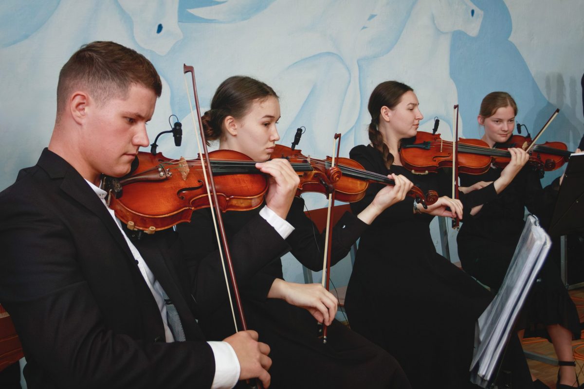 Скрипачи и виолончелисты выступили с концертом в исправительных колониях Якутии