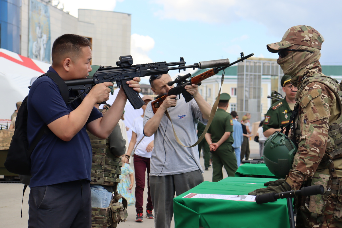 Впервые на ярмарке-выставке учебных заведений в Якутске представили военные профессии