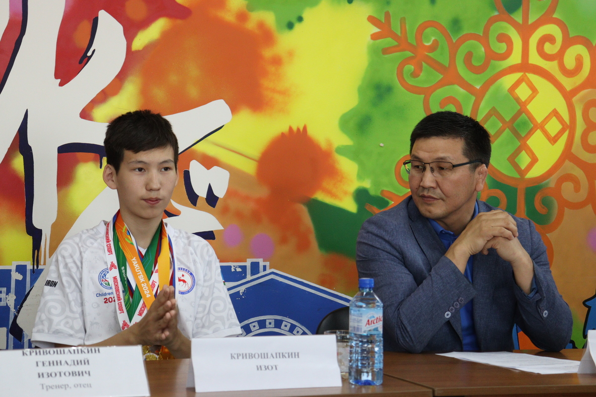 В Якутске чествовали победителя первенства России по настольному теннису Изота Кривошапкина