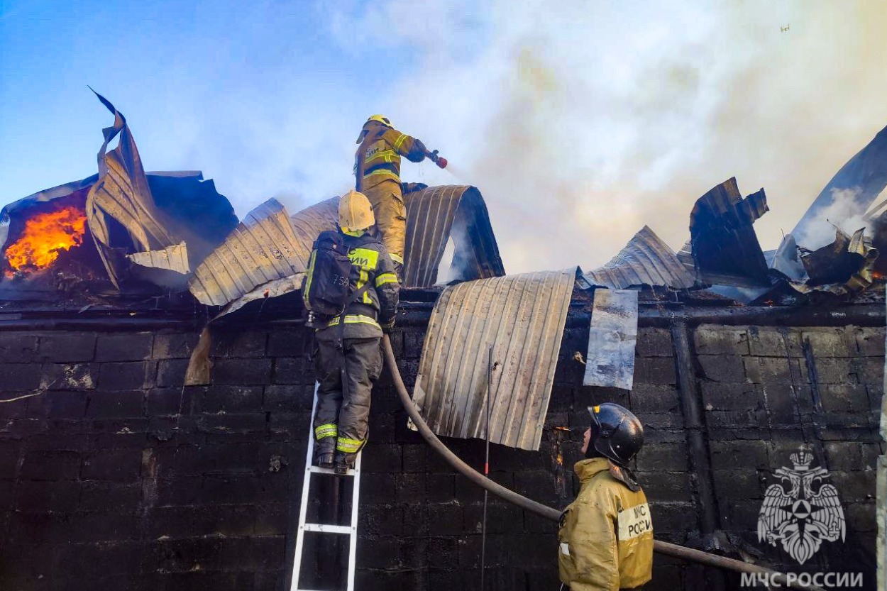Поджог мог стать причиной пожара в частном гараже в поселке Чульман