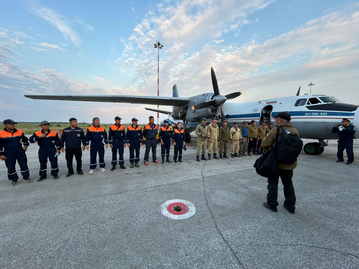 В Абыйский район Якутии вылетела группа спасателей на тушение лесных пожаров