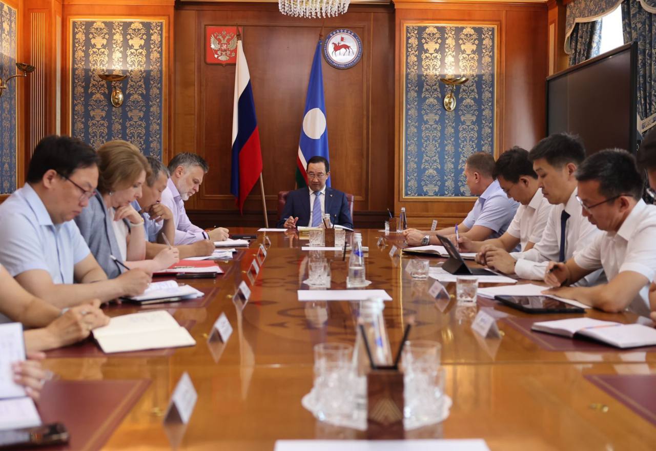 Айсен Николаев провел пленарное совещание с руководством правительства Якутии