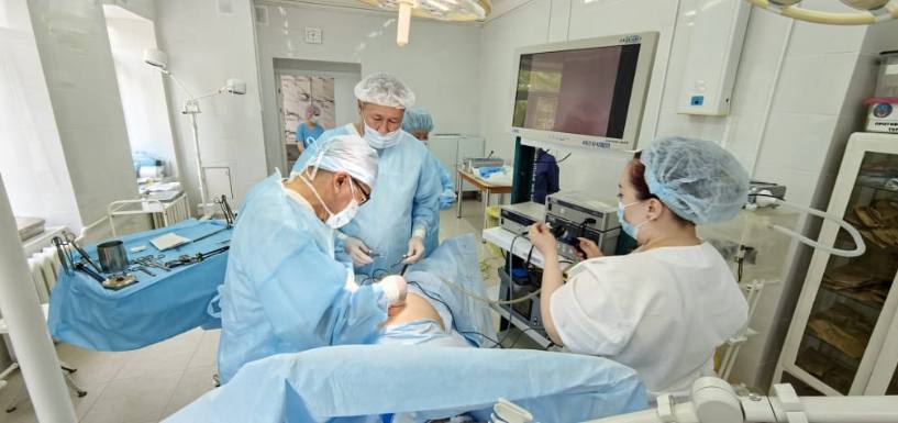 Мобильные хирурги провели более 50 операций в Алданском районе
