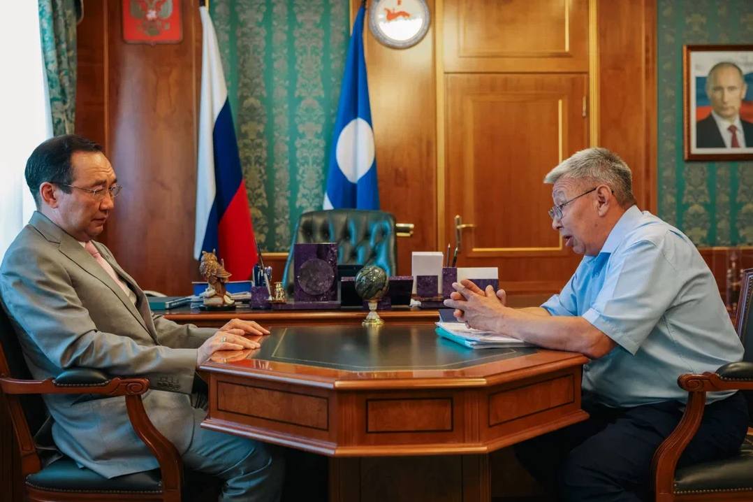 Айсен Николаев провел рабочую встречу с главой Намского района