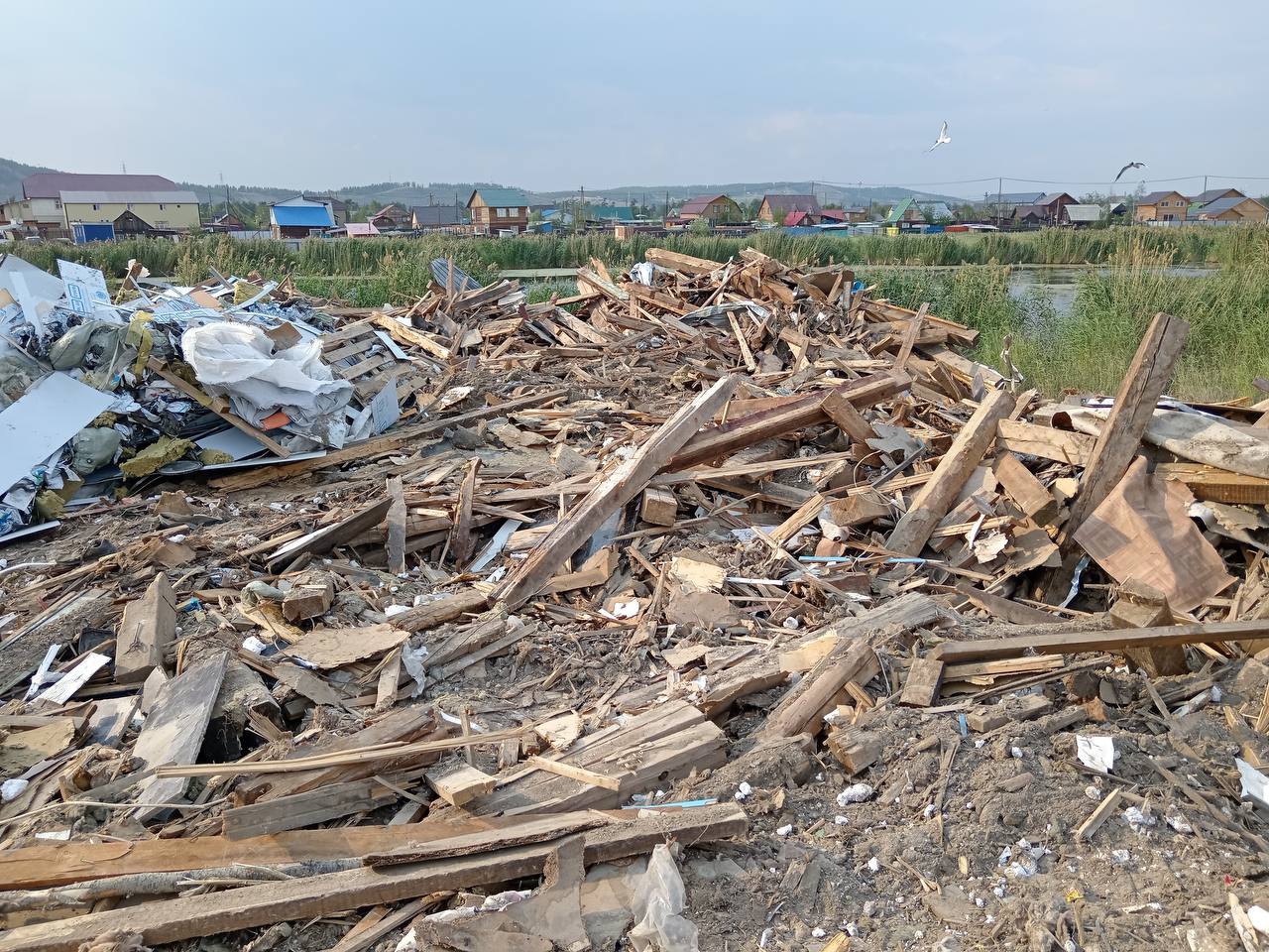 Незаконную отсыпку участка строительным мусором выявили в Якутске