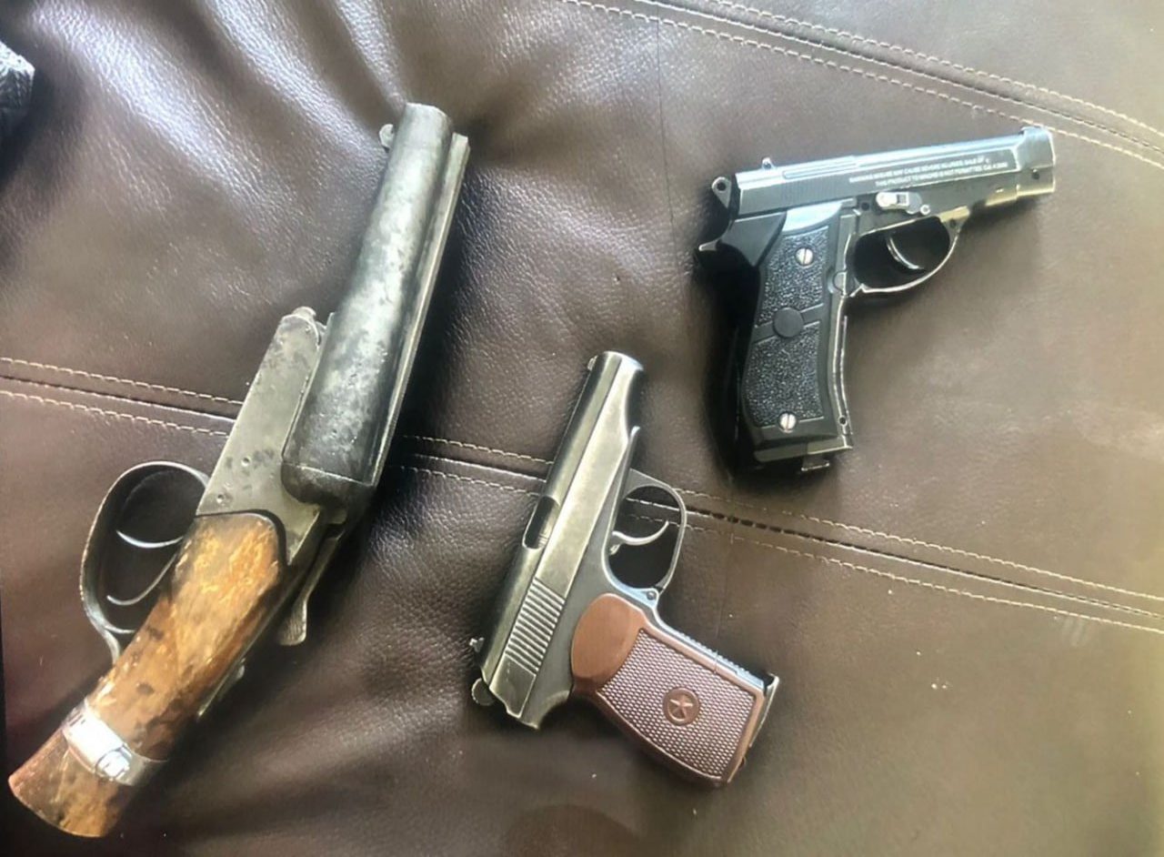 Два пистолета и обрез ружья незаконно хранил неоднократно судимый 20-летний житель Якутска