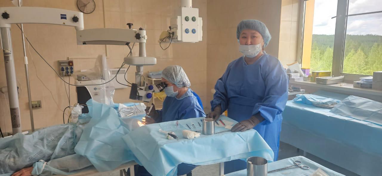Врачи-офтальмологи провели 43 операции по удалению катаракты в Алданском районе Якутии