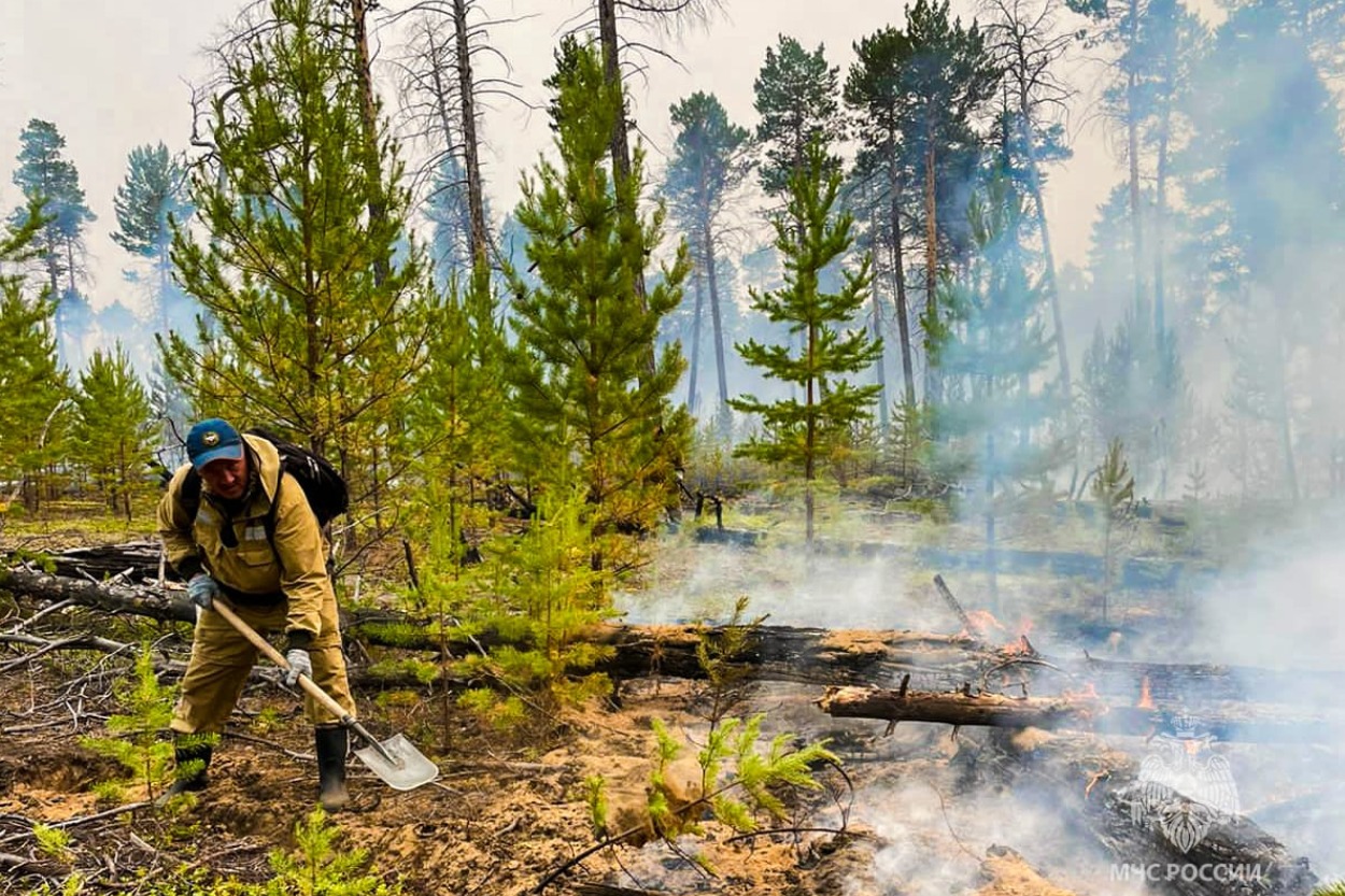 Группировка сил для тушения пожаров в Якутии за сутки увеличилась на 70 человек