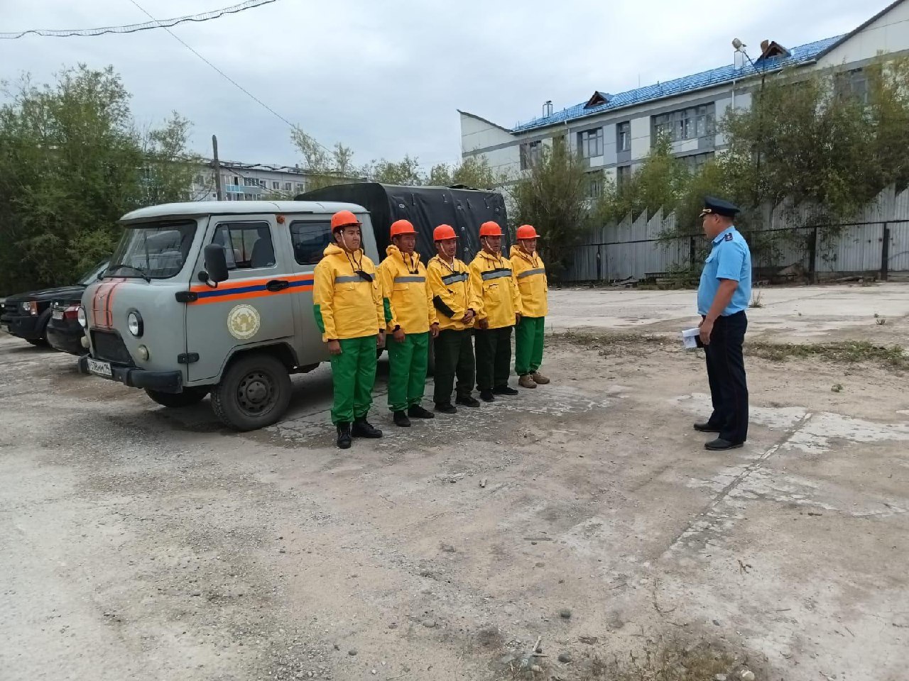 В Якутии усиливают группировку для тушения лесных пожаров в Горном районе